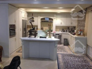 ۱۶۶متربازسازی شده-۲پارکینگ-سعادت اباد-فروشنده۱۰۰درصد