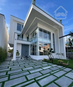 ویلاشهرکی/مدرن وحرفه ای/آسانسوردار/استخرچهارفصل