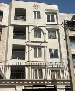 پونک ۱۲۶ متر ۳خواب طبقه ۴ روبه پارک