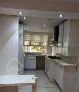 میدان ۸۰ / ۵۰ متر طبقه هم کف / دو خواب