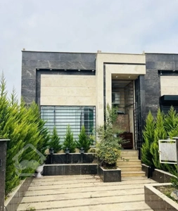 ویلا همکف نما سنگ 154 متری سنددار شهرکی