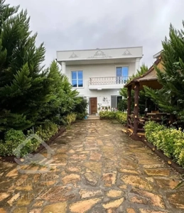 ویلا دوبلکس با سندتک برگ حیاط سرسبز مشجر