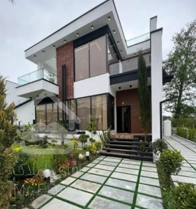 ویلامدرن ۳۰۰متری استخردارشهرک برندویوابدی جنگل