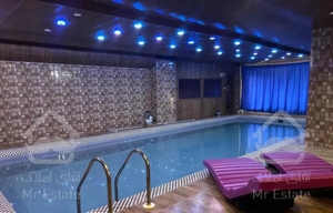 استخر با روفگاردن ویو جنگل