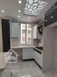 نزدیک میانجاده