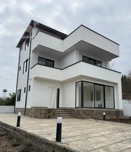 ویلا ۲۷۰ متری ۴ خواب نوساز جنگلی