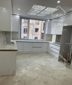 لوکیشن قوی  دنج /۵۸متر فول /بازسازی شده/ویو تهران