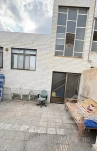 منزل ویلایی بر خیابان اصلی بازارچه