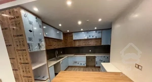 ۸۱ متری روبه کوچه و آفتاب با سرایداری و لابی