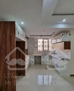 ۸۵ متر/فردوس غرب/رو ب آفتاب/کلید نخورده