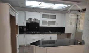 آپارتمان ۱۴۳ متر بازسازی شده  شهرک لاله