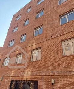 آپارتمان 98 متری * با نقشه و نورگیر عالی *