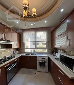 ۱۳۰ متر ۳ خواب/دو بر نور/ فول امکانات/ دروس