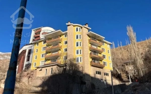 بر جاده شمشک نرسیده به رستوران کوهستان ‌/ تهاتر