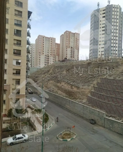 93 متر سعادت اباد