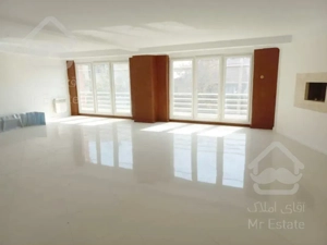 فروش 200متر سه خواب با دو پارکینگ . غرق نور. پذیرایی بزرگ. نیاوران