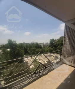 تراس بزرگ قابل چیدمان، ویو بدون مشرف