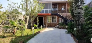 طبقه ی همکف و اول باآشپزخانه  سرویس بهداشتی مجزا