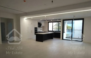 ۱۳۰ متر  نیاوران