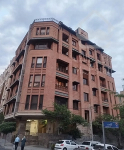 107 متر  کمالی شرقی     سرتاسر پنجره      ویودار