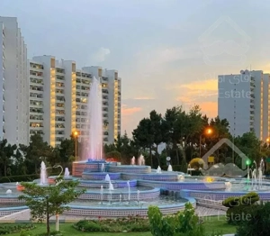 فروش‌آپارتمان‌۱۴۲متری/غرب‌دریاچه/اردستانی‌/صدر