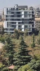 سازه‌ای مدرن در دل پارک، مشاعات چشم‌نواز، ۲پارکینگ