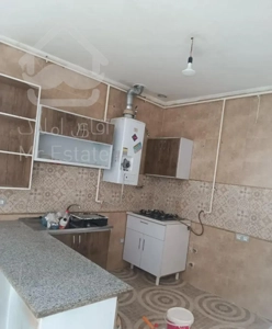 فروش منزل90متری طبقه بالای تجاری برخیابان مخابرات