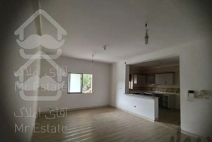 خونه همکف شیک عبور مشترک حیاط دار