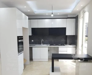 آپارتمان ۶۷ متری شهران شمالی / سالن نور گیر مستقیم