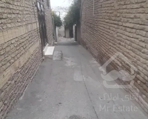 دو واحد اپارتمان کنار هم با حیاط دور خانه ۱۸۰ متر
