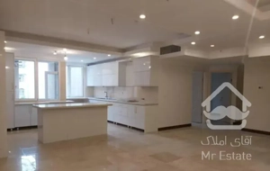 ۸۱ متر / سالن مربعی / نور مستقیم