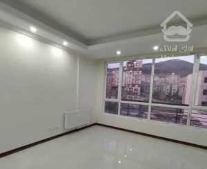 102 متر / روبه آفتاب  سالن پرده خور / کمالی شرقی