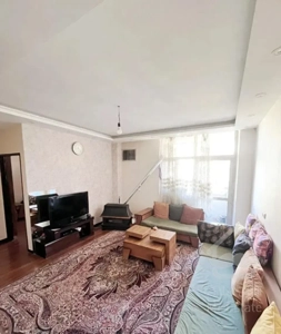 ۵۷ متر / طبقه دوم / خیابان فروردین