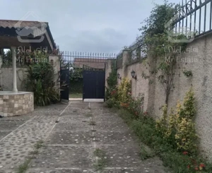 ۴۰۰ متر زمین