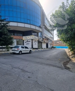 تجاری بر بلوار اصلی