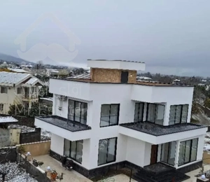 ویلا ۳۴۰متری کلاراباد مالک هستم