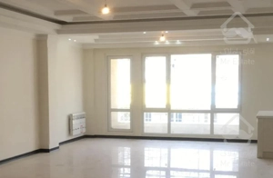 ۹۰متر/سالن پرده خور/۴ساله/کم واحد/سند شخصی