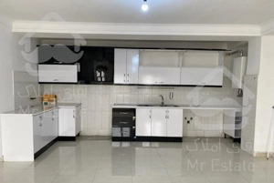 ۹۰ متر دو خوابه تمیز در بر خیابان اصلی خرم آباد