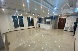 آپارتمان ۱۳۹متری/صرافها/دو پارکینگ