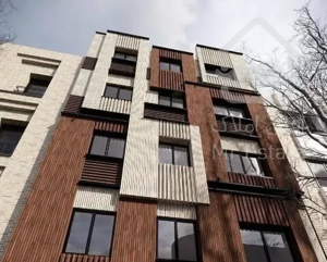 آپارتمان۱۰۲ متر میرزاطاهر شرقی فلکه سقاخانه(کاژه )