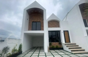 ویلا نیم پیلوت نما انگلیسی