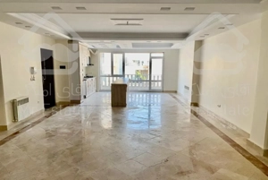 ۱۳۵ متر ۲ پارکینگ