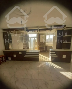 ۸۲متری با پارکینگ و بالکن و انباری نبش گیو