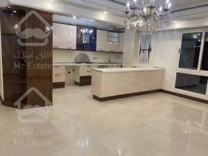 ۱۴۰ متر / سه خوابه / ۴ ساله