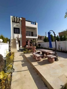 فروش ویلا ۳۰۰متری