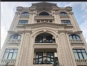 همکف حیاط دار ۱۸۵ متری،مناسب سرمایه گذاری