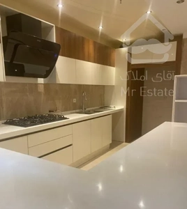 سعادت آباد صراف ها ۱۳۰ متر ۳ خواب/۲پارکینگ سندی