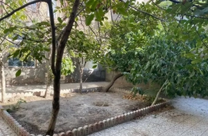 ملک تجاری مسکونی در بلوار قرنی نزدیک حرم مطهر