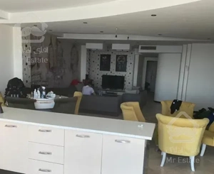 اپارتمان ١٢٨ متری در نیاوران