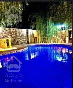 استخر آب گرم